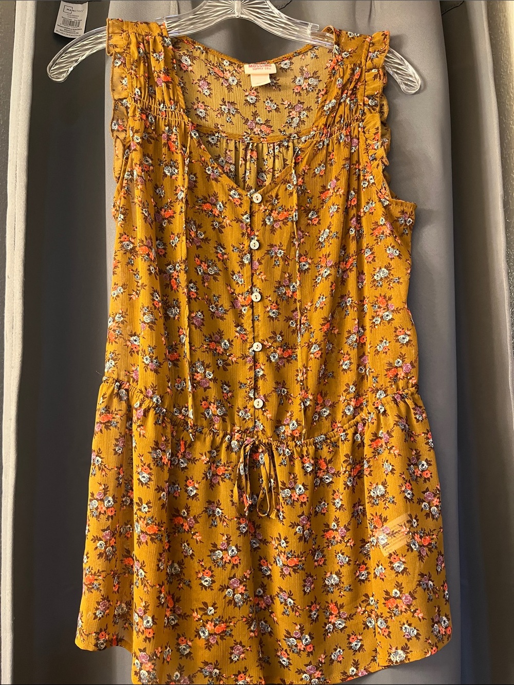 Women’s long length top! Very cute!